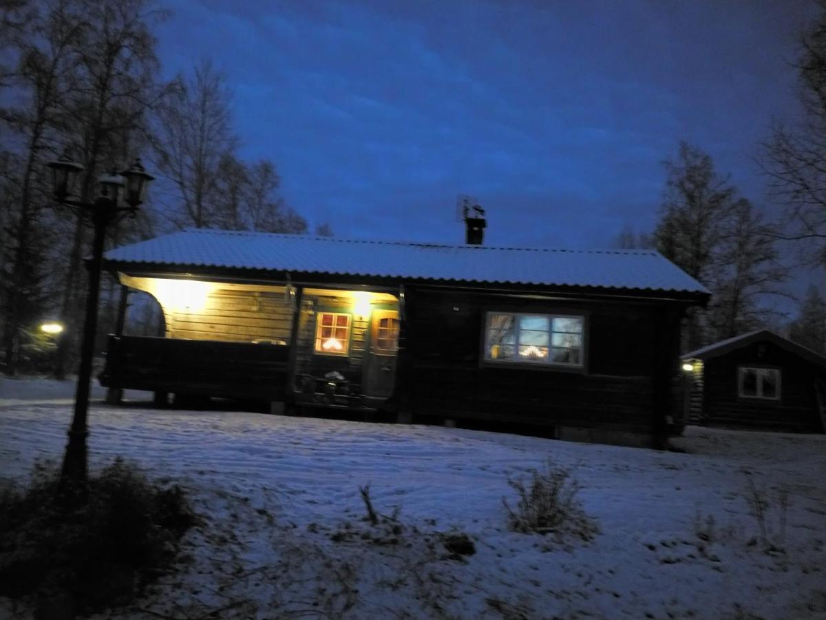 Mysig Timmerstuga Vid Sjoen Bjoerken 34 Roennsudden Grangärde المظهر الخارجي الصورة